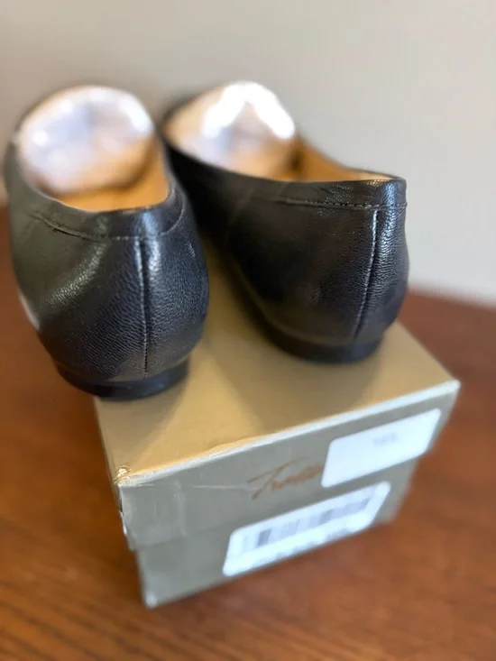 Trotters Ember Black Leather Pointed Toe Women’s Loafers 11 - Picture 6 of 7